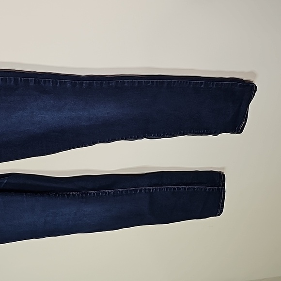 LEVIS 711 dark wash skinny jeans - Picture 3 of 6